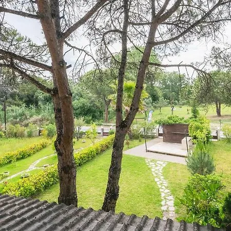 Вилла Nikolis Sea Side Villa, Вурвуру