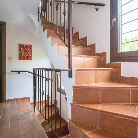 Вилла Nikolis Sea Side Villa, Вурвуру