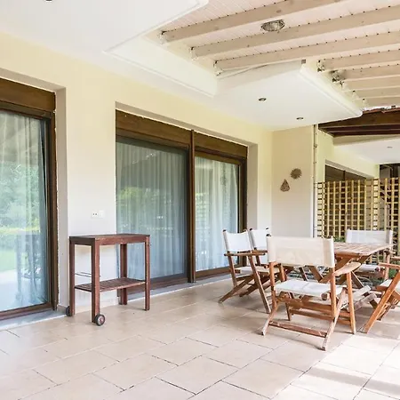 Nikolis Sea Side Villa, * Vourvourou